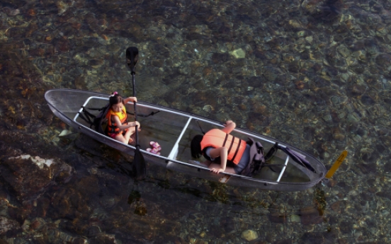 Enjoy transparent canoeing in Samcheok