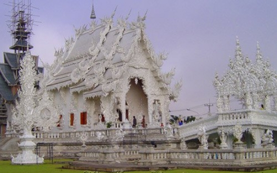 ‘White Taj Mahal’ of Thailand lures tourists