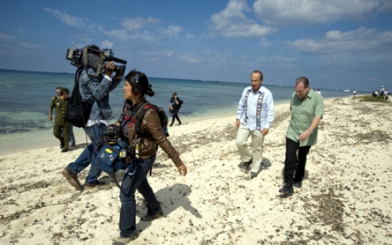 Peter Greenberg uses high-level tour guides