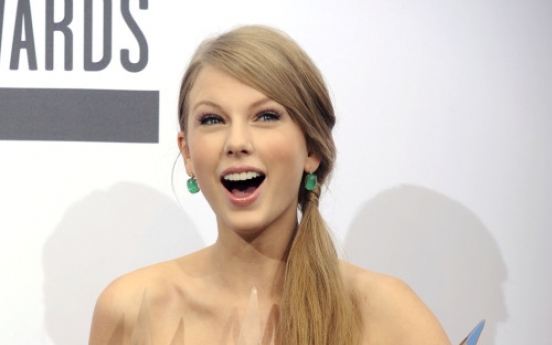 Taylor Swift wins 3 trophies at AMAs