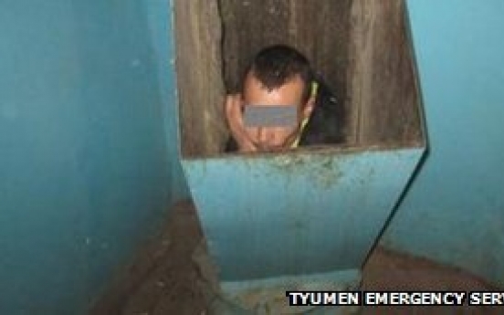 Man hiding from girlfriend gets stuck