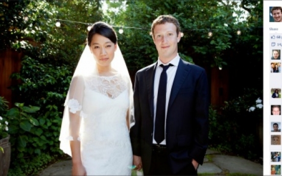 Facebook's Mark Zuckerberg marries sweetheart