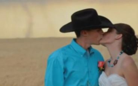 Tornado doesn't stop Kansas couple's wedding day