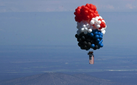 Lawn chair balloon flight forced to land