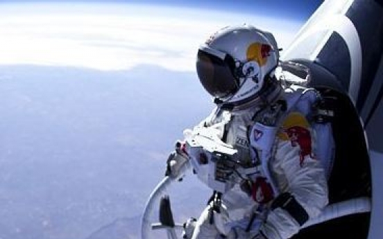 Daredevil jumper completes 17-mile dive