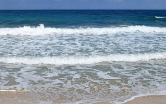 4 people stuck by needles on NYC beaches