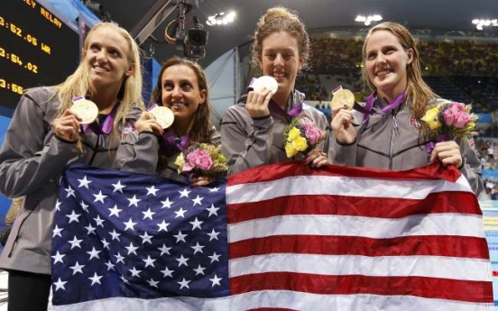 US women win 4x100m medley relay in world record