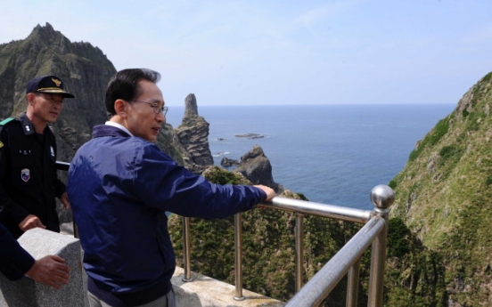 Lee makes unprecedented visit to Dokdo