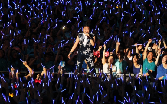 Psy entertains 30,000 fans ‘Gangnam style’