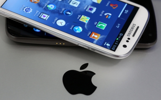 Apple ups offensive against Samsung in Korea