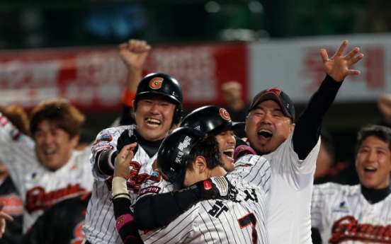 Lotte, SK clash in rematch of last year's playoff series