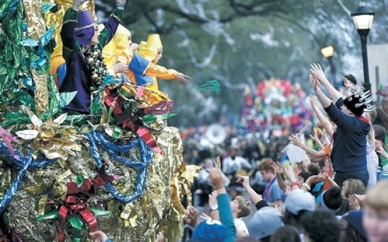 Raindrops, gloomy skies can’t stop Mardi Gras