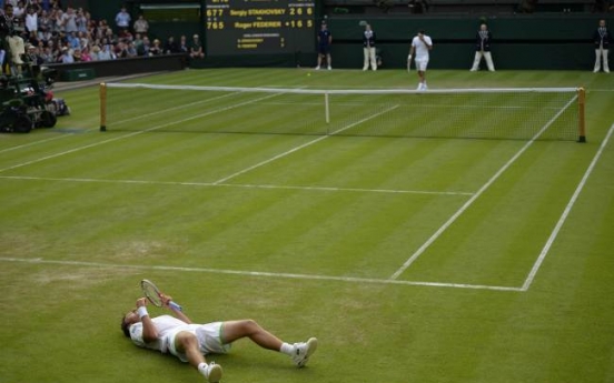 Federer, Sharapova stunned in 2nd round of Wimbledon