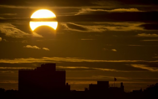 Solar eclipse sweeps Africa, Europe and U.S.