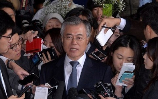 Moon defends his late boss, attacks prosecution probe
