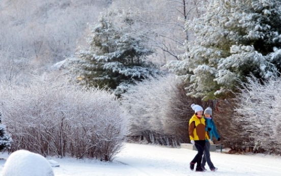 [Photo News] Stepping on snow