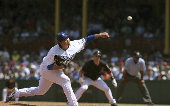 Ryu Hyun-jin throws 5 shutout innings to win season debut for Dodgers