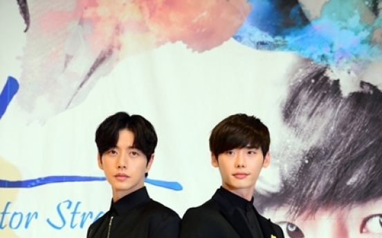 Lee Jong-suk overwhelmed by Park Hae-jin‘s good looks