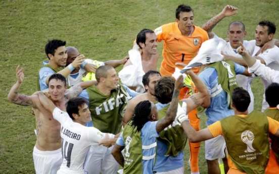 [World Cup] Uruguay beats Italy to advance; Greece late winner