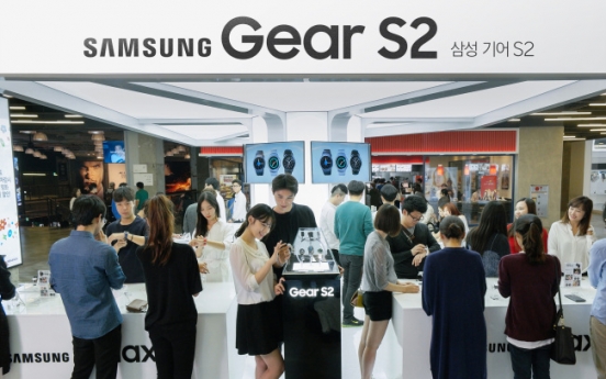 [Photo News] Samsung Gear S2 hits shelves in Korea