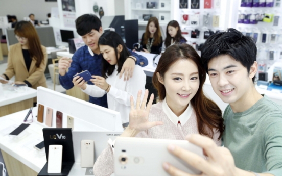 [Photo News] LG V10 hits shelves in Korea