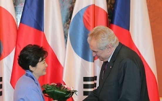 Korean, Czech leaders celebrate partnership upgrade