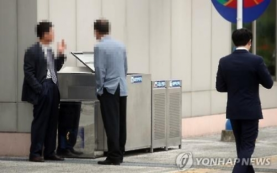 설치해도, 안해도 문제…'실외 흡연구역' 딜레마