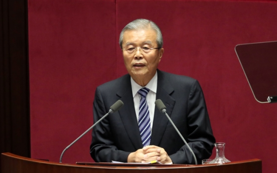 Minjoo chief emphasizes economic democracy