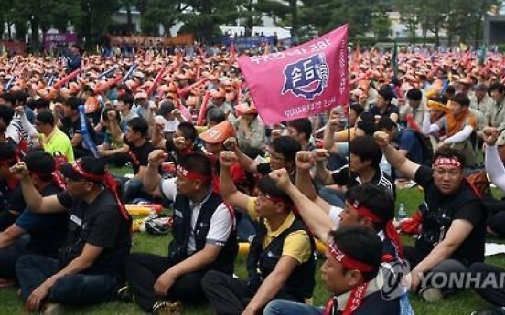 Hyundai Motor's labor unionists approve strike