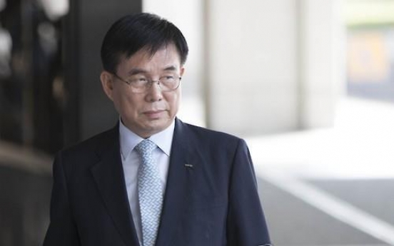 Lotte Chemical chief summoned over tax corruption