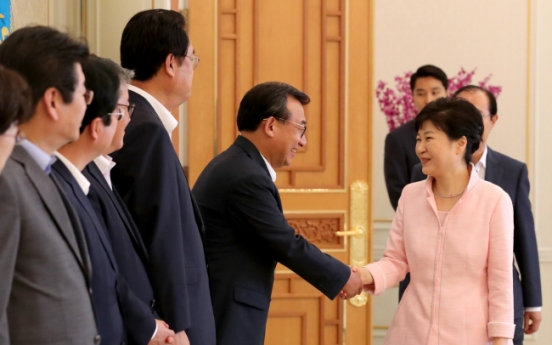 Park hosts luncheon with new Saenuri Party leadership