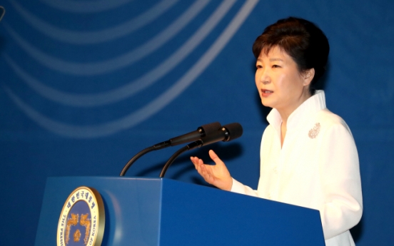 Park calls on Korean female leaders to support gov't efforts for work-family balance