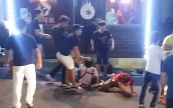 8 Chinese tourists arrested for assaulting Korean restaurant owner