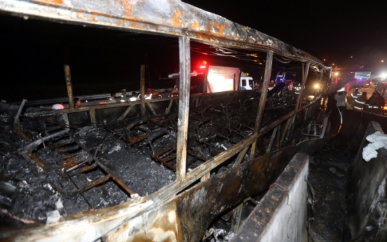 Tour bus fire kills 10