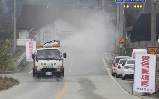 Bird flu outbreaks spread along west coast