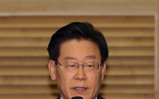 Mayor Lee steps into limelight amid Choi scandal