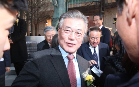 Moon’s assertive stance unnerves centrist politicians