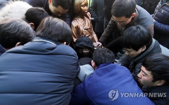 부산 소녀상 철거로 구청에 비난전화 폭주 '업무마비'