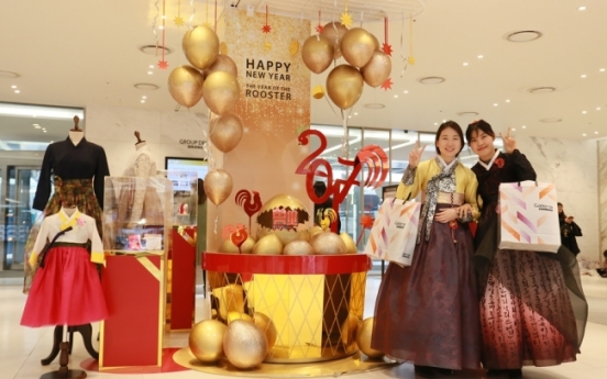 [Photo News] Chinese shoppers at Galleria Duty Free 63