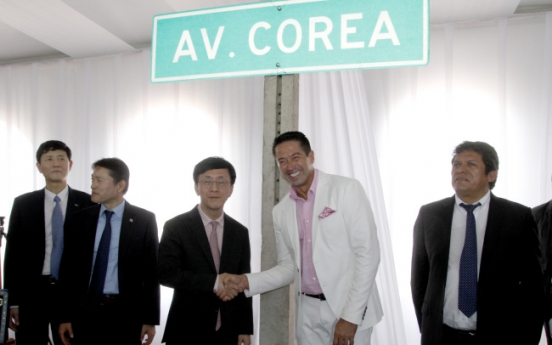 Bolivian suburb names central road after Korea