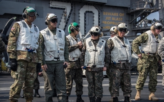 Top Korea, US military officials visit Carl Vinson aircraft