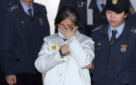 Choi Soon-sil apologizes to public