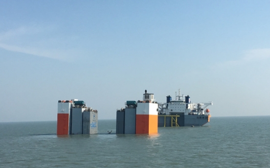 [From the Scene] Final preparations underway to lift sunken Sewol ferry