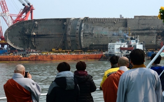 Parliament names special inspectors to find cause of Sewol sinking