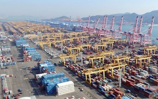 Korea's seaport cargo up 3.7% through Feb.