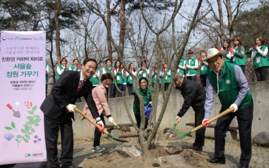 [Photo News] Starbucks hosts resource recycling campaign event