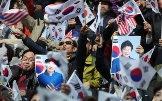 Park supporters launch new Saenuri Party