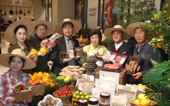 [Photo News] Shinsegae hosts famers market project