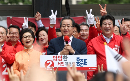 홍준표 대구서 유세 중 피습 ‘위기일발’