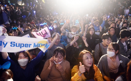 Moon Jae-in's supporters celebrate his victory